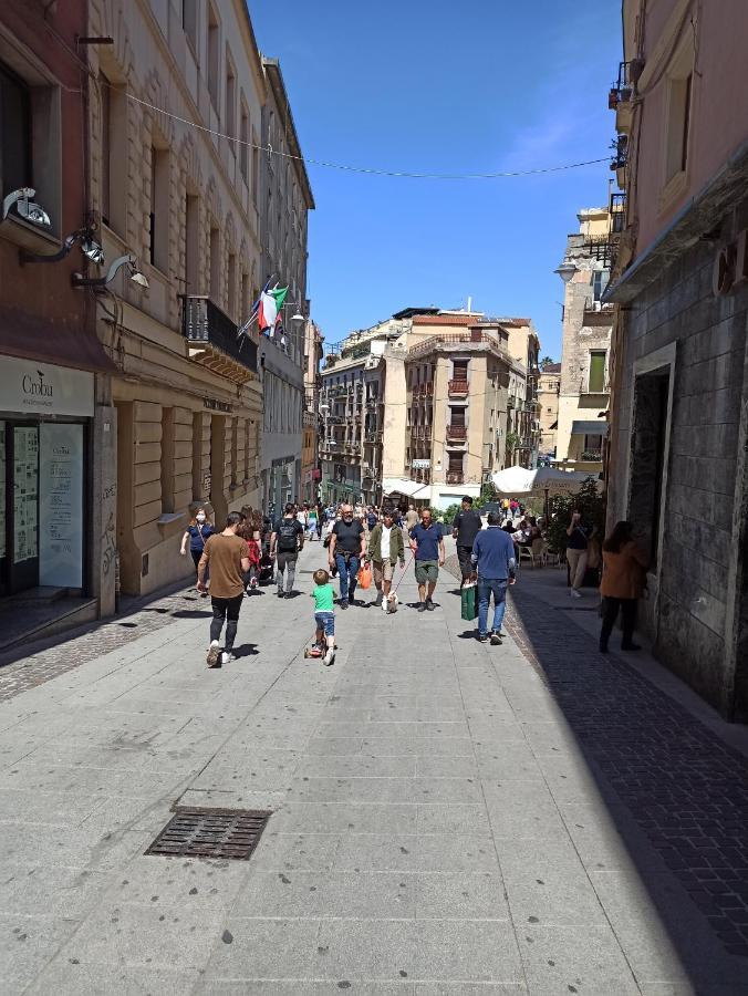 La Casetta Nel Centro Cagliari Luaran gambar