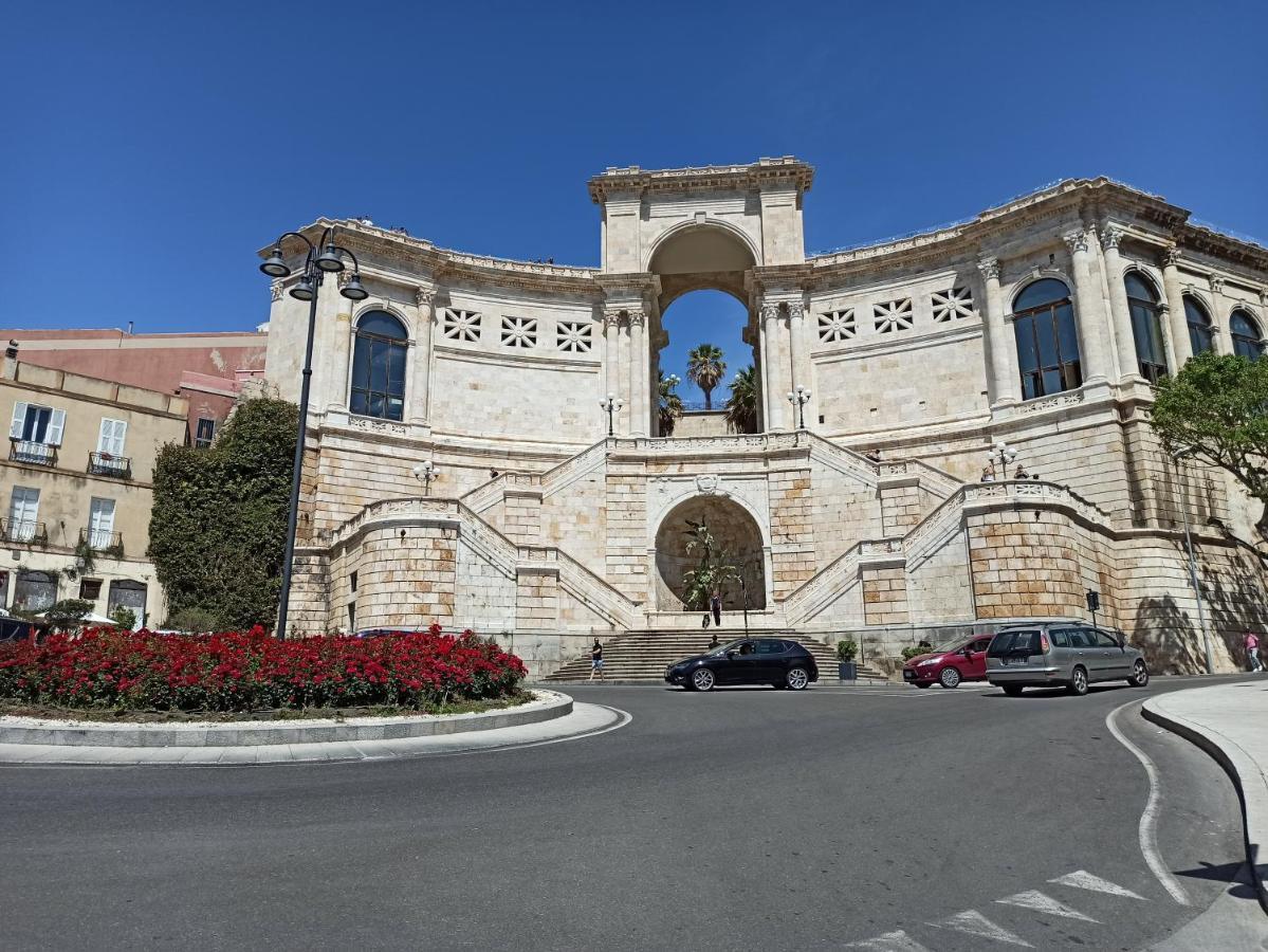 La Casetta Nel Centro Cagliari Luaran gambar