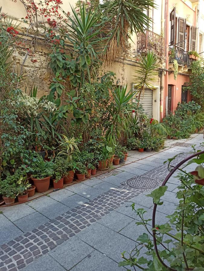La Casetta Nel Centro Cagliari Luaran gambar