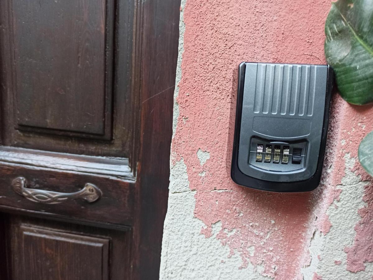 La Casetta Nel Centro Cagliari Luaran gambar
